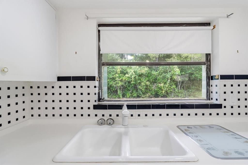 For Sale: $237,500 (3 beds, 2 baths, 1716 Square Feet)