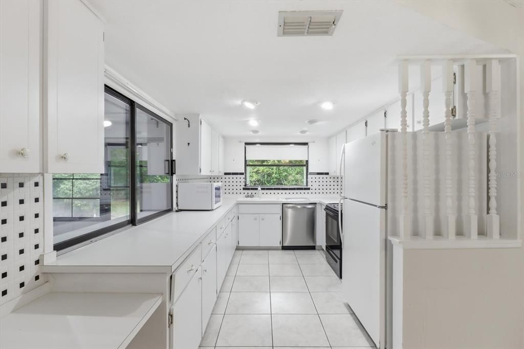 For Sale: $237,500 (3 beds, 2 baths, 1716 Square Feet)