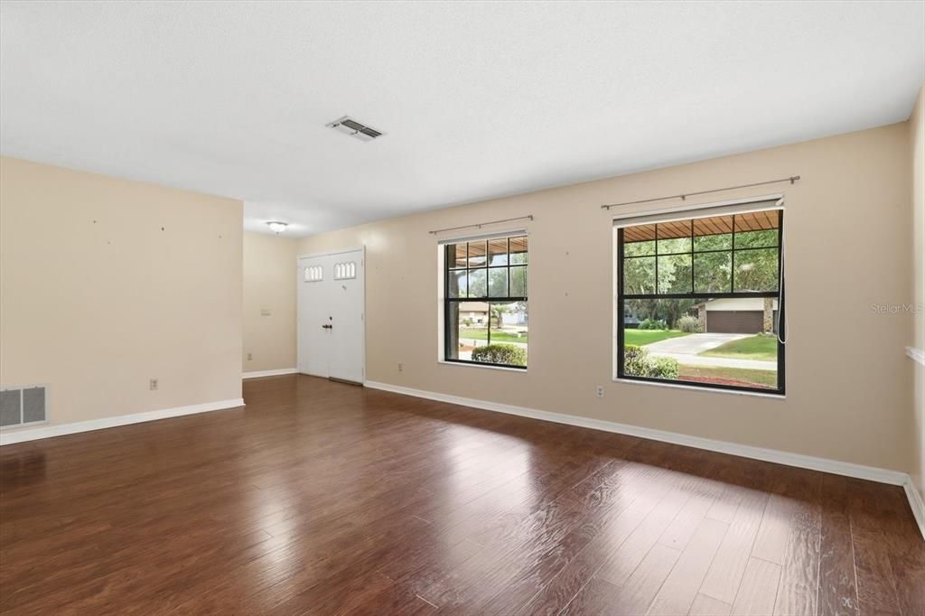For Sale: $237,500 (3 beds, 2 baths, 1716 Square Feet)