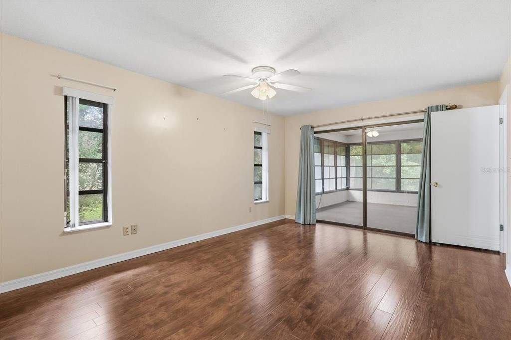 For Sale: $237,500 (3 beds, 2 baths, 1716 Square Feet)