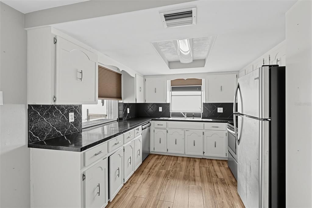 На продажу: $265,000 (3 спален, 2 ванн, 1545 Квадратных фут)