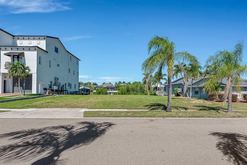 For Sale: $525,000 (0.23 acres)