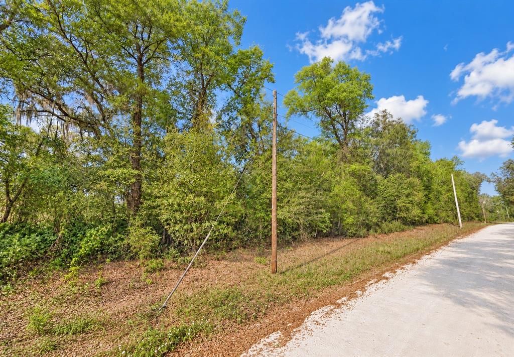 На продажу: $8,500 (0.44 acres)