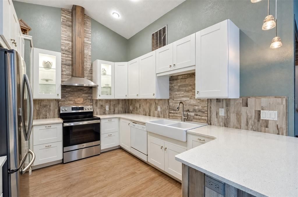For Sale: $379,900 (3 beds, 3 baths, 2090 Square Feet)