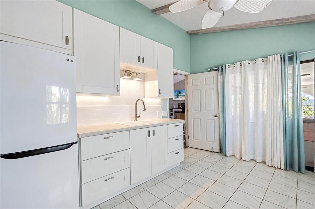 For Sale: $379,900 (3 beds, 3 baths, 2090 Square Feet)