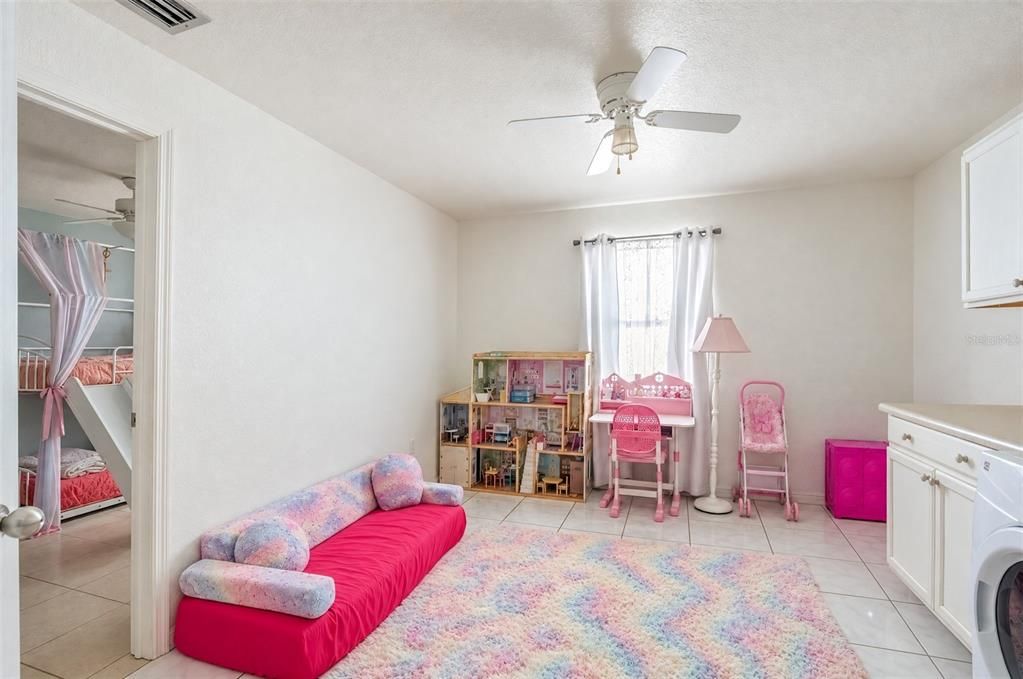 For Sale: $379,900 (3 beds, 3 baths, 2090 Square Feet)