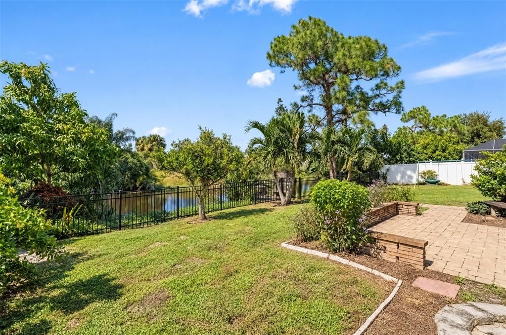 For Sale: $379,900 (3 beds, 3 baths, 2090 Square Feet)