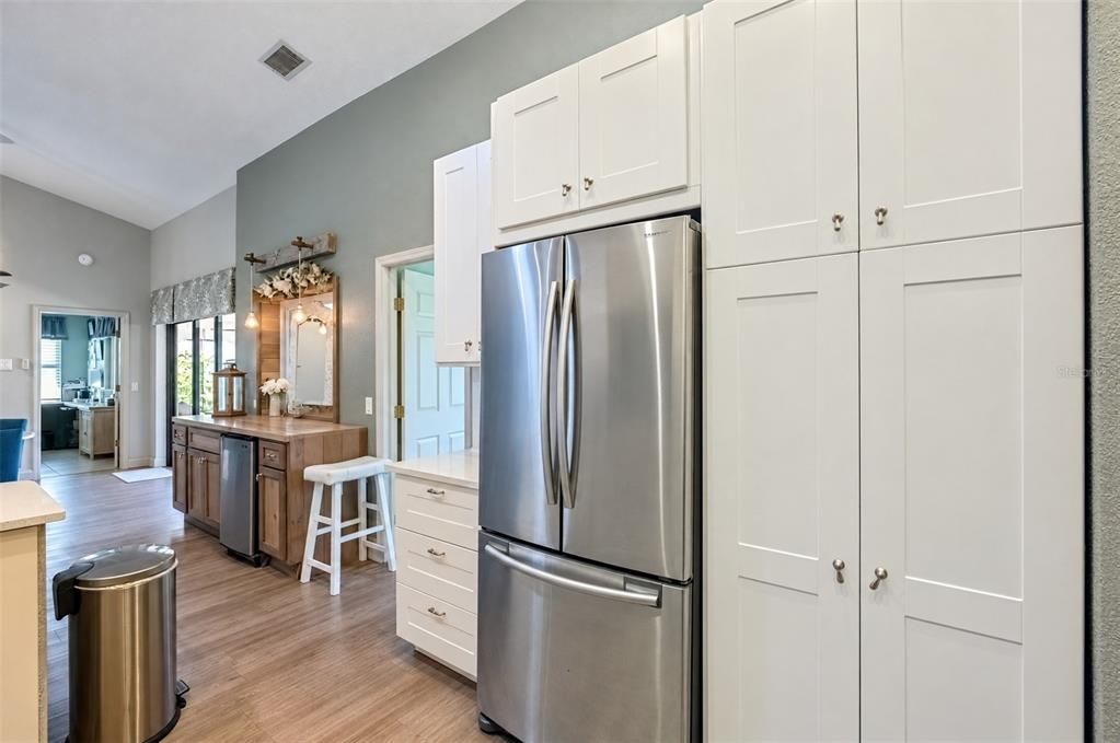 For Sale: $379,900 (3 beds, 3 baths, 2090 Square Feet)