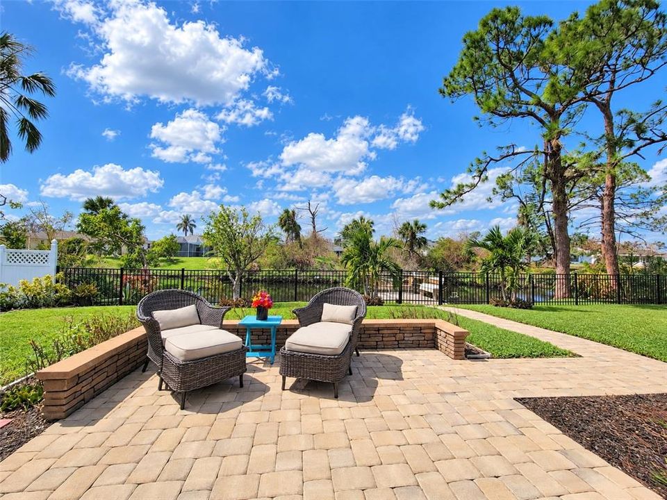 For Sale: $379,900 (3 beds, 3 baths, 2090 Square Feet)