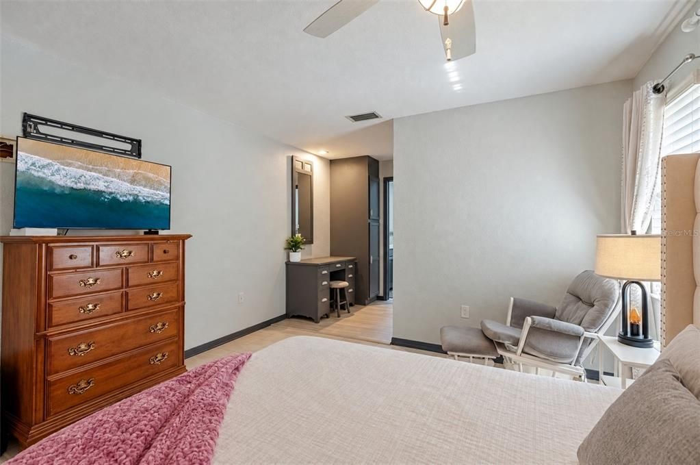 For Sale: $379,900 (3 beds, 3 baths, 2090 Square Feet)
