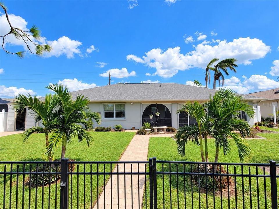 For Sale: $379,900 (3 beds, 3 baths, 2090 Square Feet)