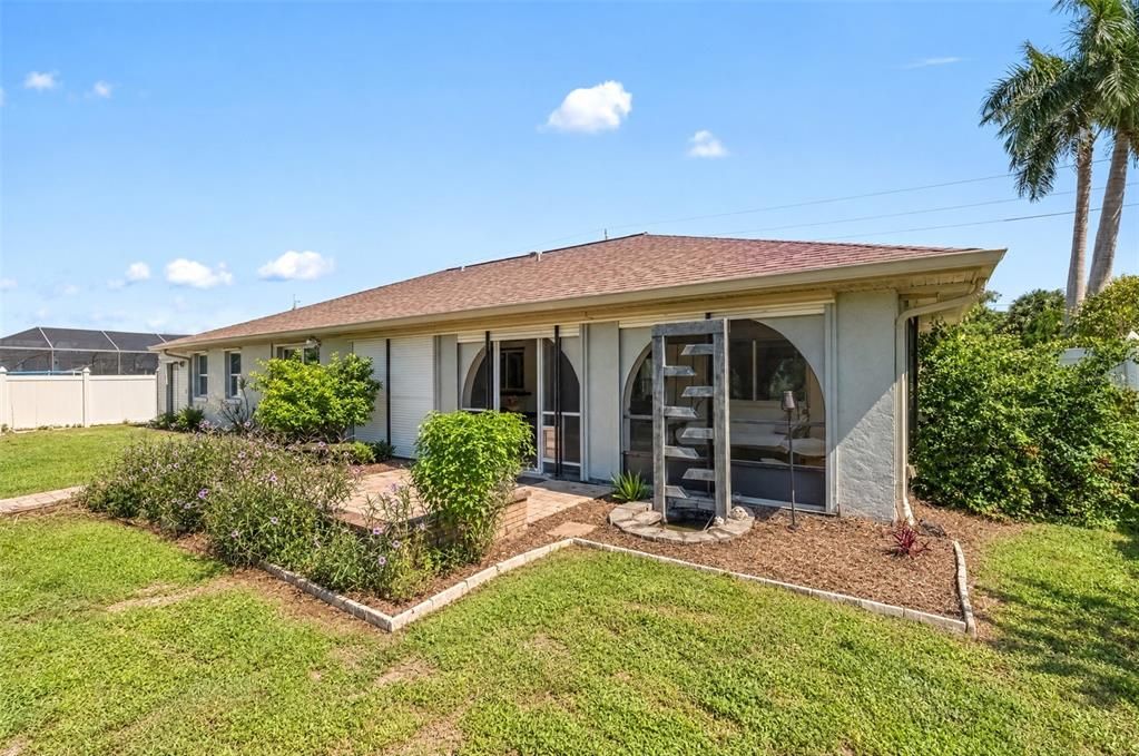 For Sale: $379,900 (3 beds, 3 baths, 2090 Square Feet)