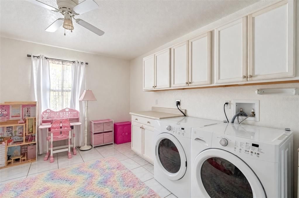 For Sale: $379,900 (3 beds, 3 baths, 2090 Square Feet)