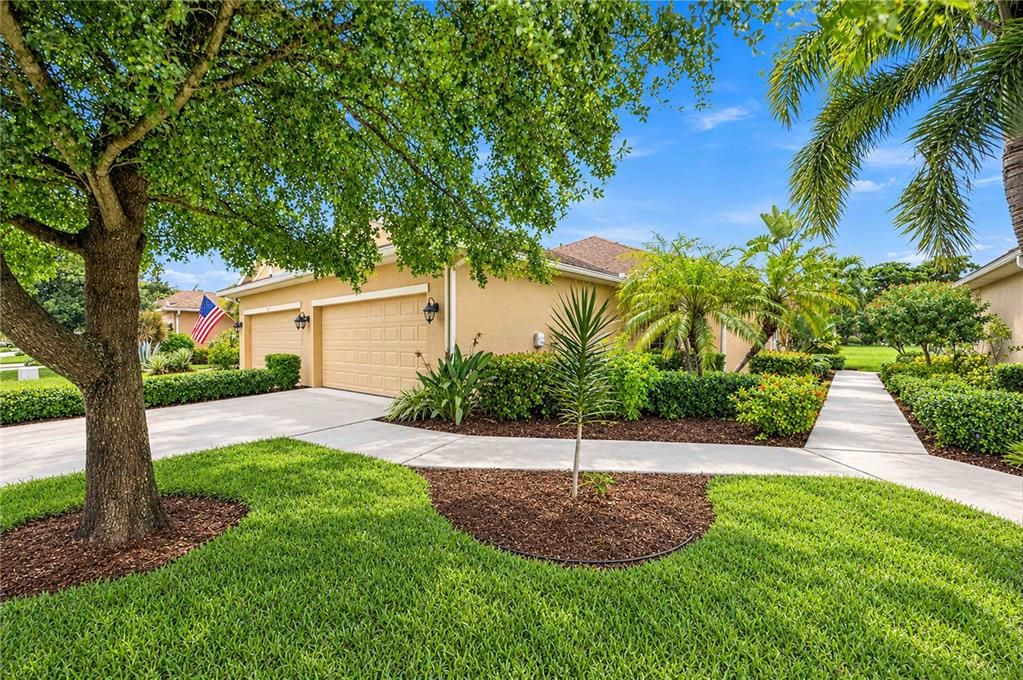 For Sale: $350,000 (2 beds, 2 baths, 1558 Square Feet)