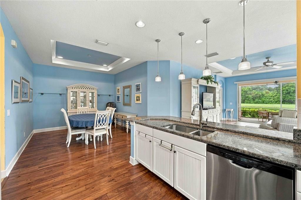 For Sale: $350,000 (2 beds, 2 baths, 1558 Square Feet)