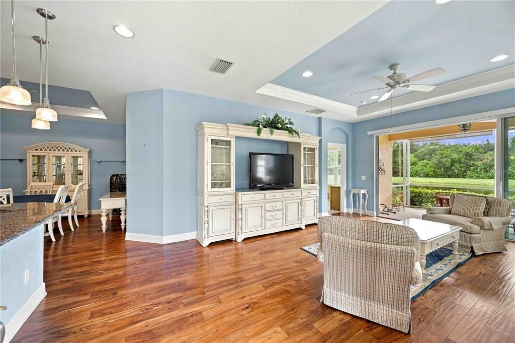 For Sale: $350,000 (2 beds, 2 baths, 1558 Square Feet)