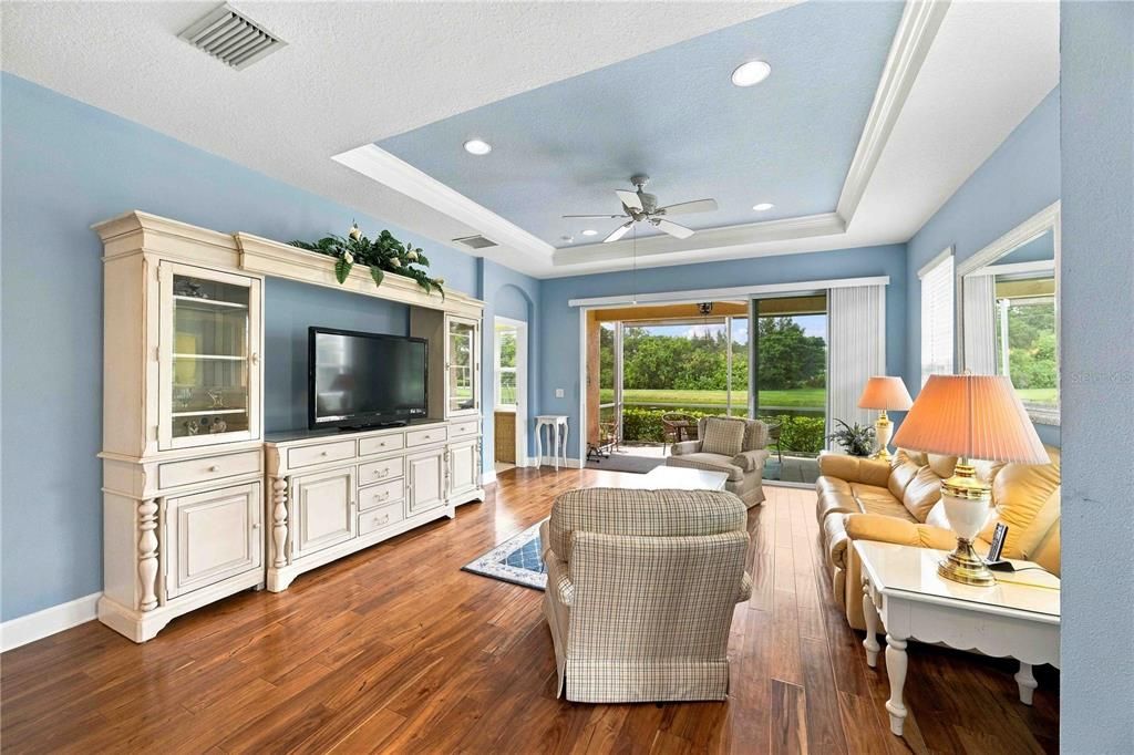 For Sale: $350,000 (2 beds, 2 baths, 1558 Square Feet)
