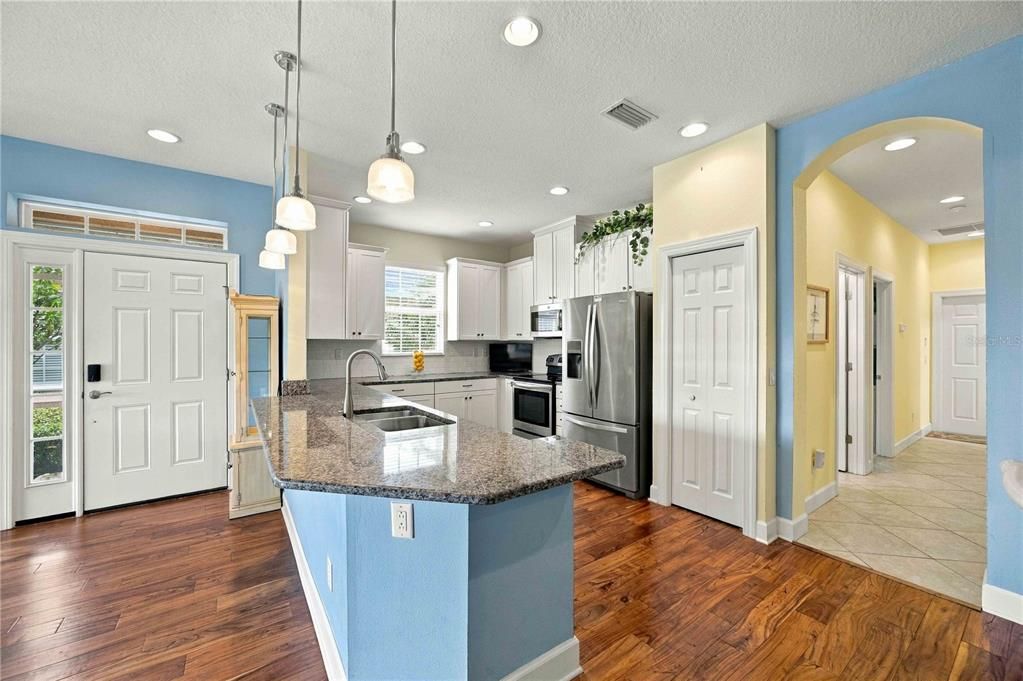 For Sale: $350,000 (2 beds, 2 baths, 1558 Square Feet)