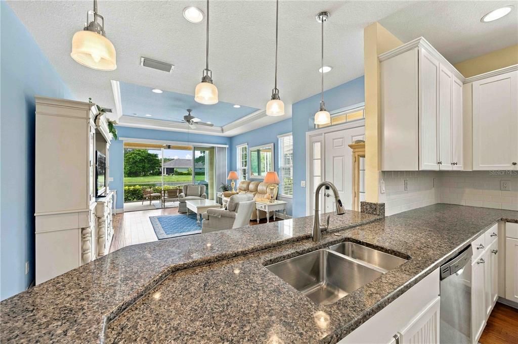 For Sale: $350,000 (2 beds, 2 baths, 1558 Square Feet)