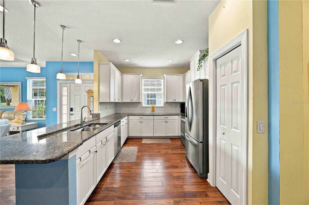 For Sale: $350,000 (2 beds, 2 baths, 1558 Square Feet)