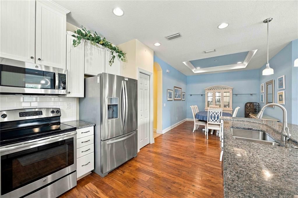 For Sale: $350,000 (2 beds, 2 baths, 1558 Square Feet)