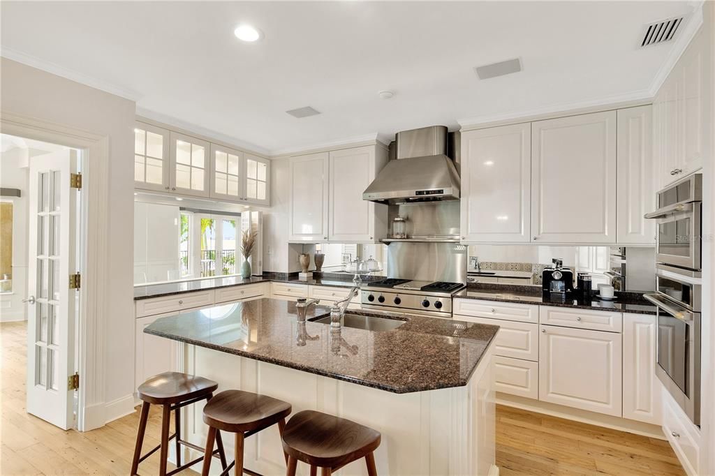 For Sale: $1,999,000 (3 beds, 3 baths, 3350 Square Feet)