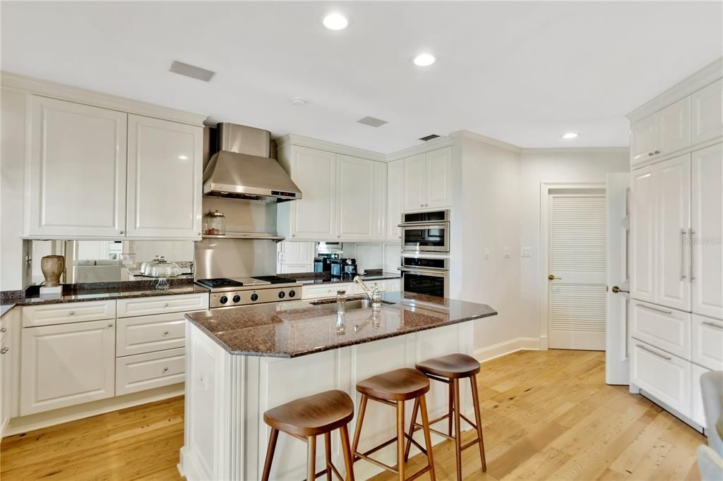 For Sale: $1,999,000 (3 beds, 3 baths, 3350 Square Feet)