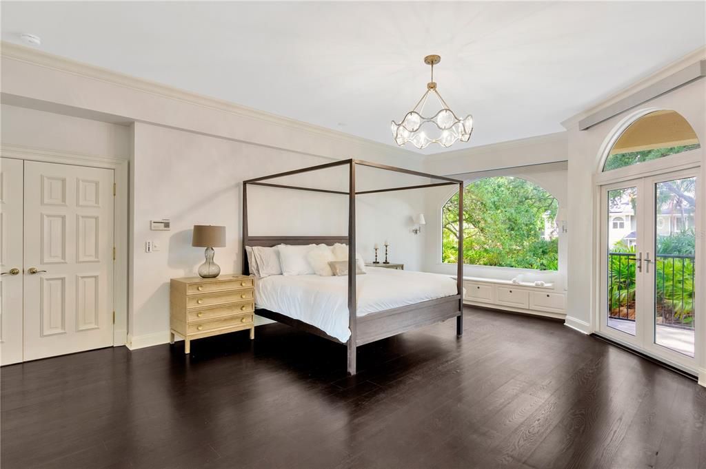 For Sale: $1,999,000 (3 beds, 3 baths, 3350 Square Feet)