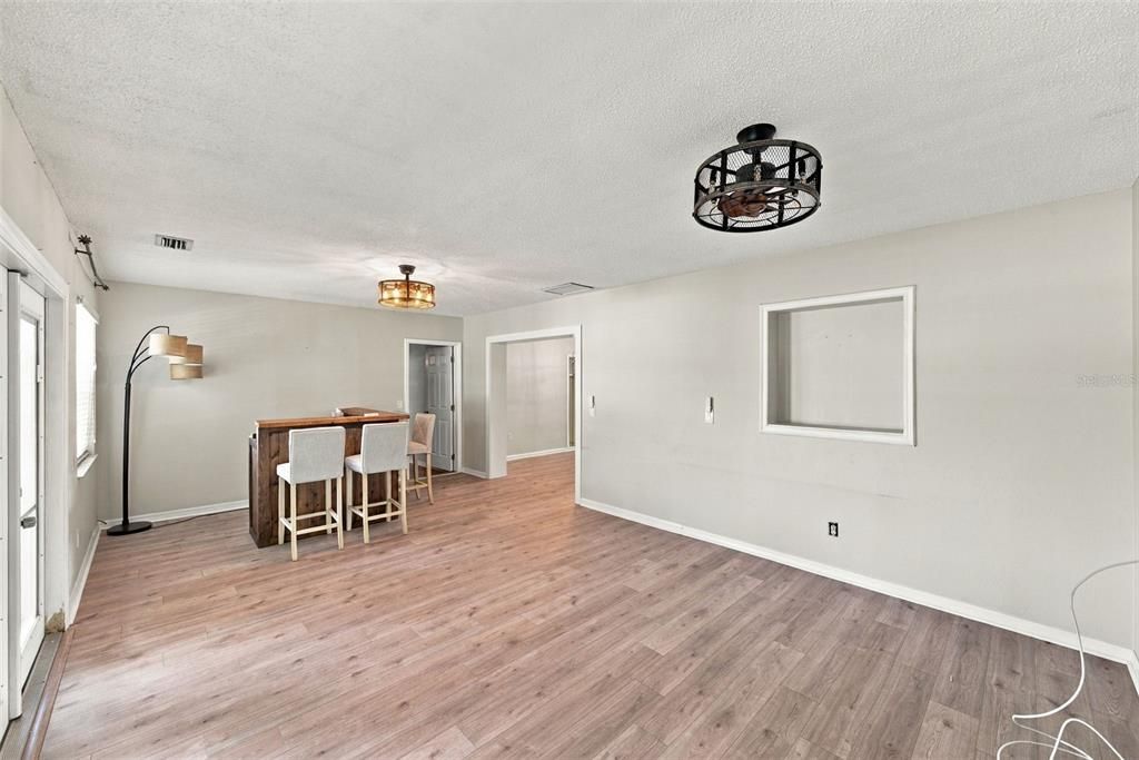 En Venta: $524,999 (4 camas, 3 baños, 1828 Pies cuadrados)