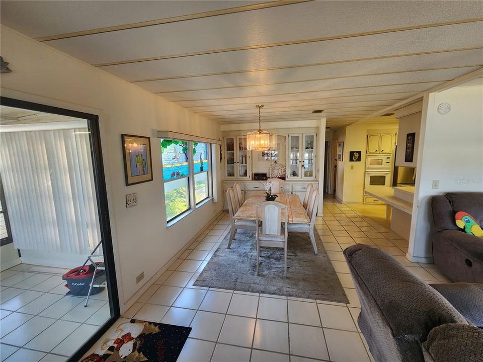 For Sale: $175,000 (2 beds, 2 baths, 1296 Square Feet)