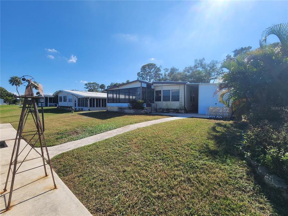 For Sale: $175,000 (2 beds, 2 baths, 1296 Square Feet)