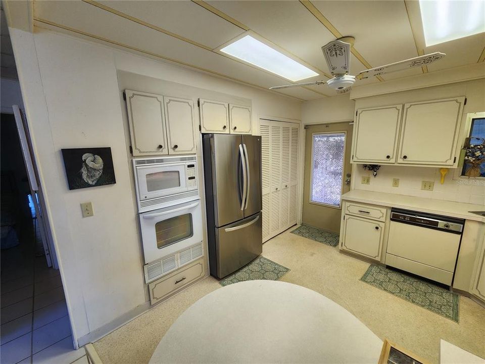 For Sale: $175,000 (2 beds, 2 baths, 1296 Square Feet)