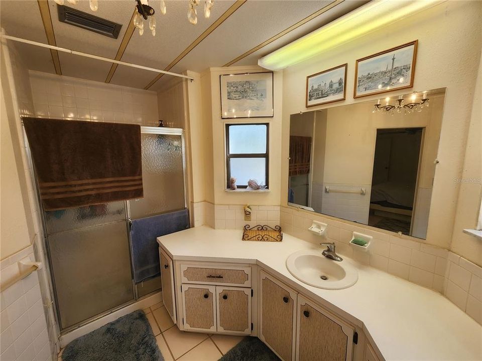 For Sale: $175,000 (2 beds, 2 baths, 1296 Square Feet)