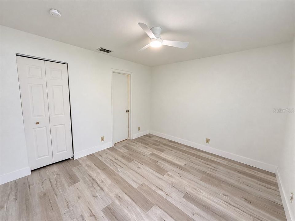 For Sale: $215,000 (3 beds, 2 baths, 1092 Square Feet)