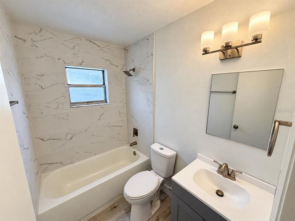 For Sale: $215,000 (3 beds, 2 baths, 1092 Square Feet)
