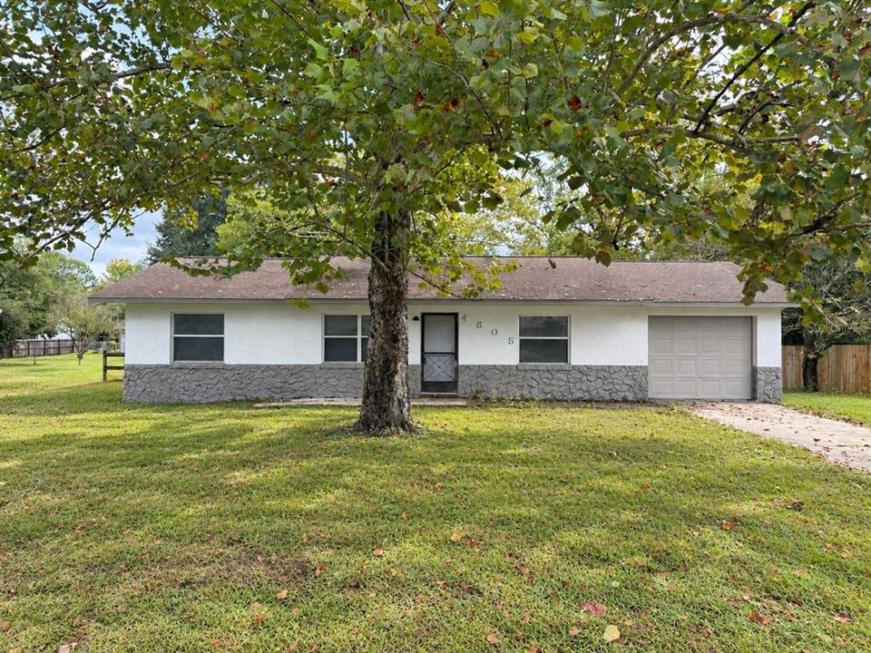 For Sale: $215,000 (3 beds, 2 baths, 1092 Square Feet)