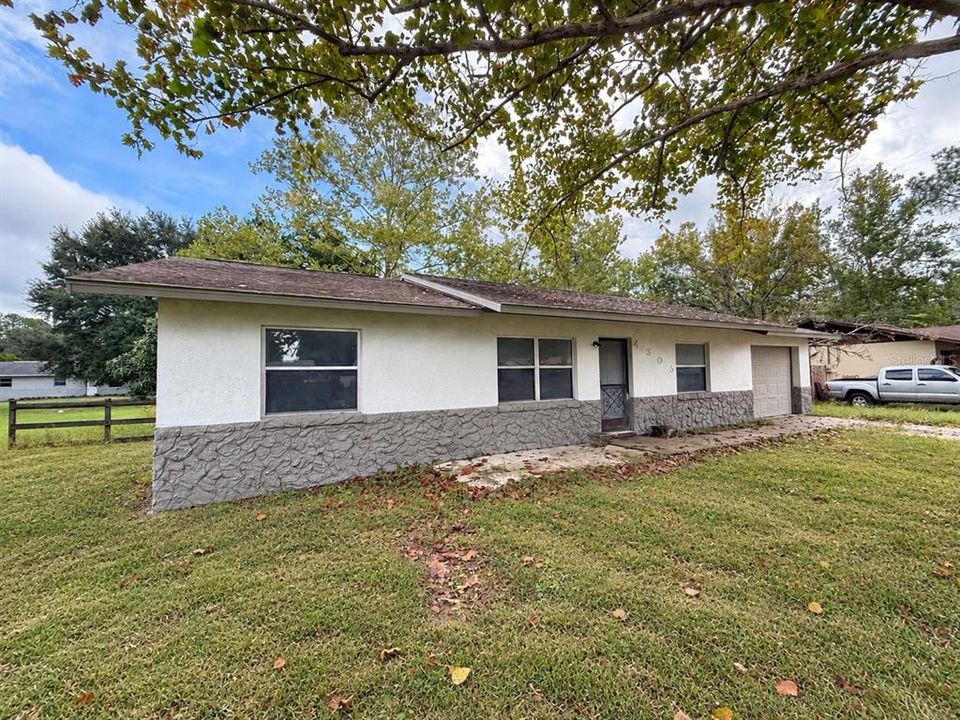 For Sale: $215,000 (3 beds, 2 baths, 1092 Square Feet)