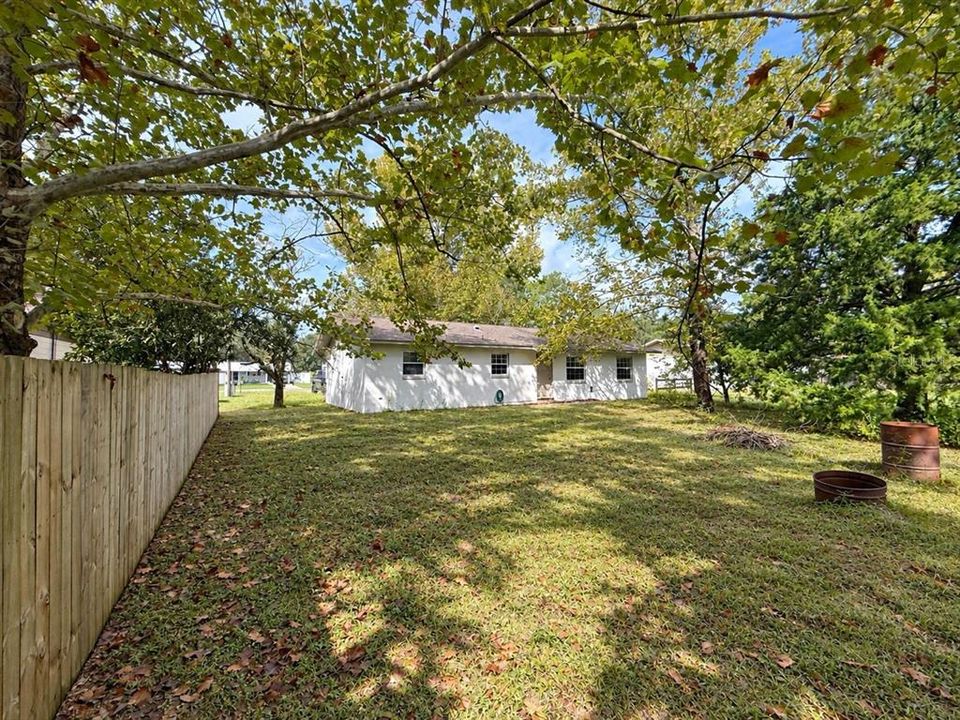 For Sale: $215,000 (3 beds, 2 baths, 1092 Square Feet)
