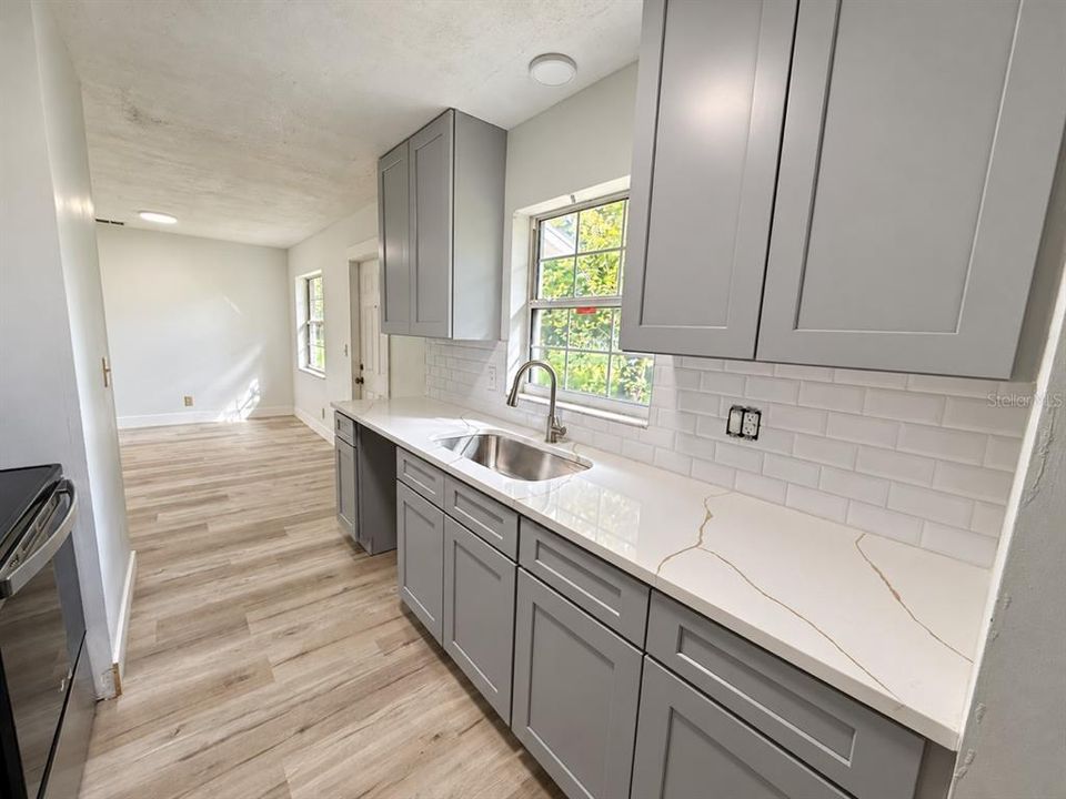 For Sale: $215,000 (3 beds, 2 baths, 1092 Square Feet)
