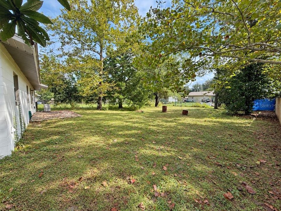 For Sale: $215,000 (3 beds, 2 baths, 1092 Square Feet)