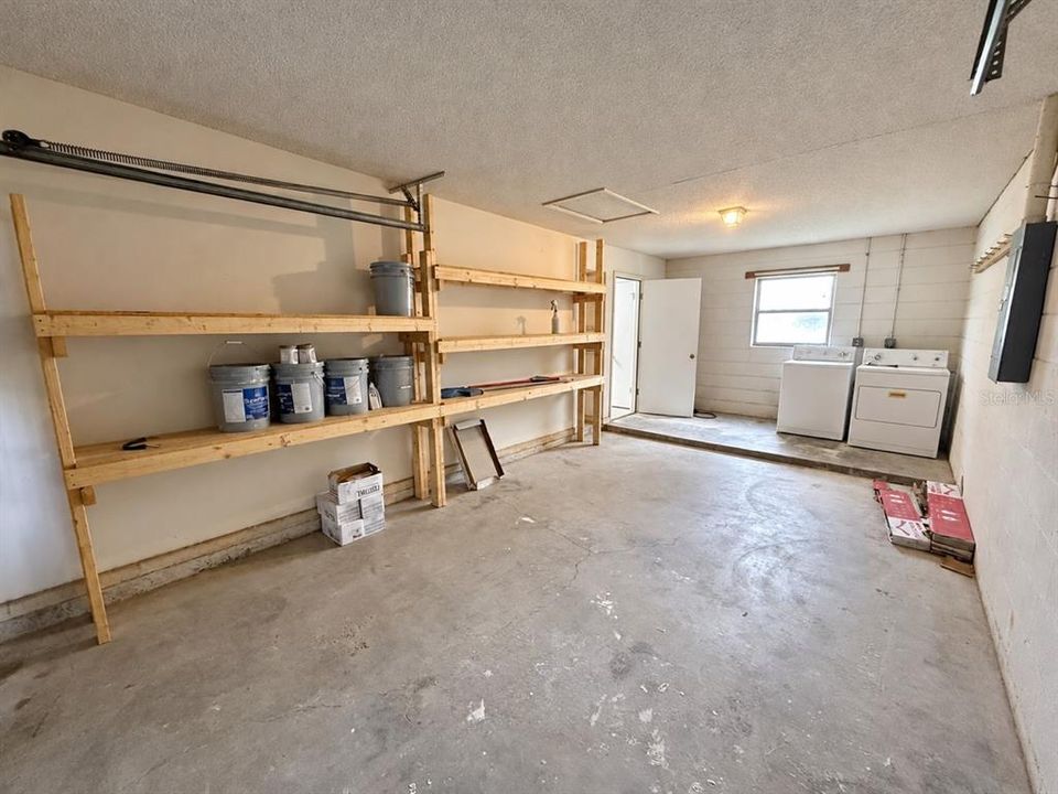For Sale: $215,000 (3 beds, 2 baths, 1092 Square Feet)