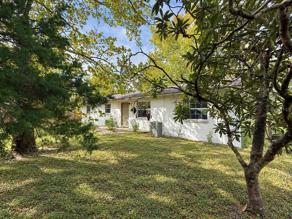 For Sale: $215,000 (3 beds, 2 baths, 1092 Square Feet)