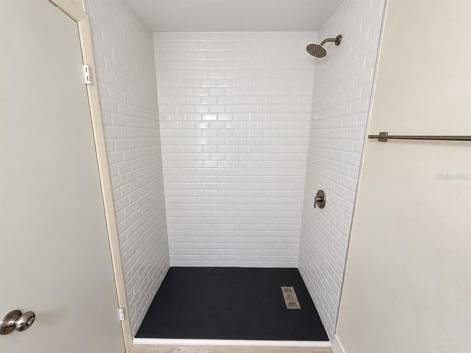 For Sale: $215,000 (3 beds, 2 baths, 1092 Square Feet)