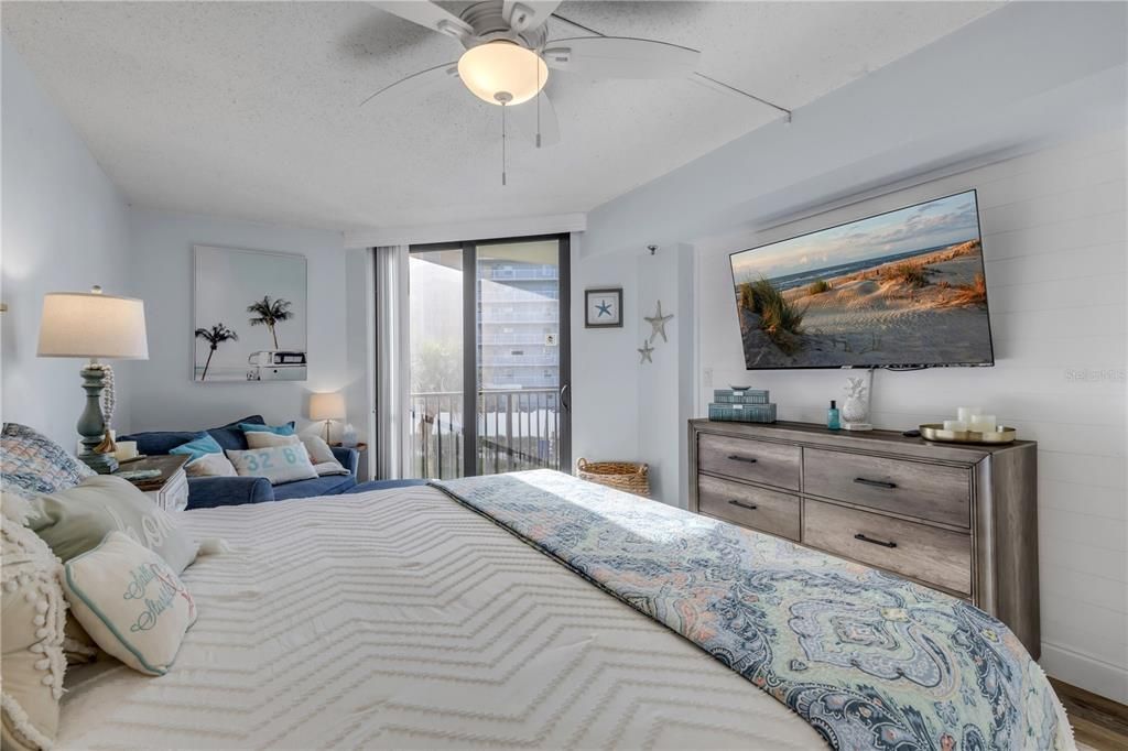 For Sale: $325,000 (1 beds, 1 baths, 768 Square Feet)