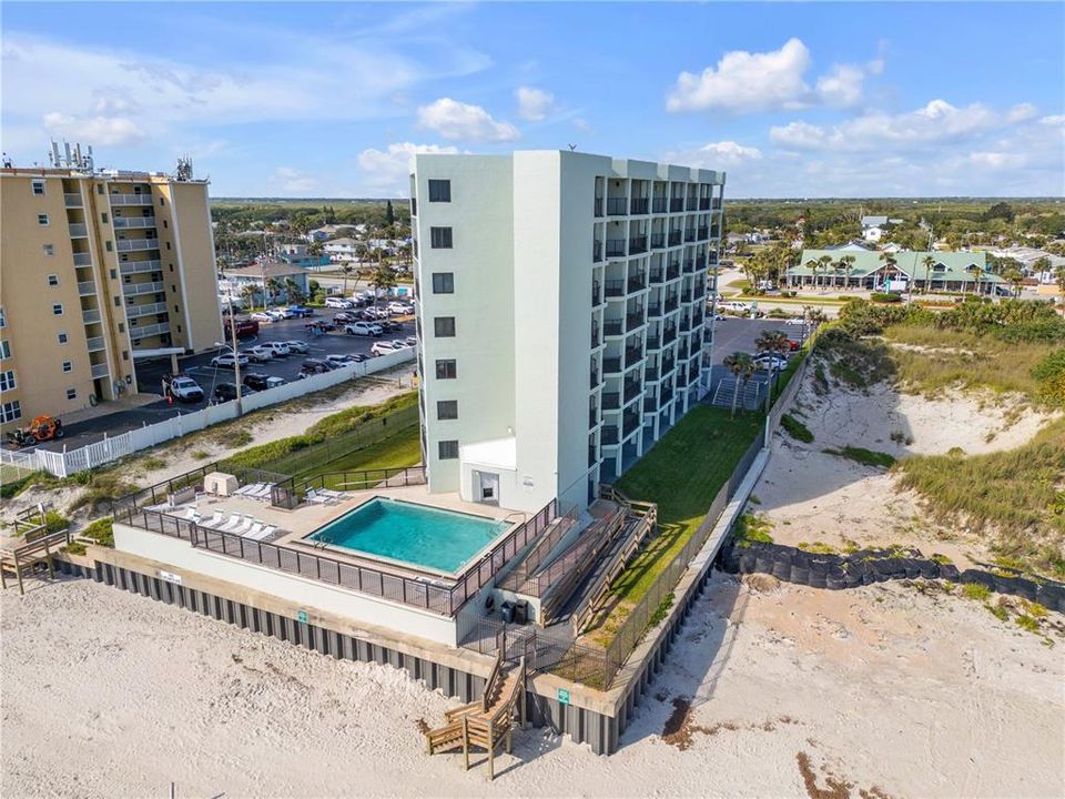 For Sale: $325,000 (1 beds, 1 baths, 768 Square Feet)