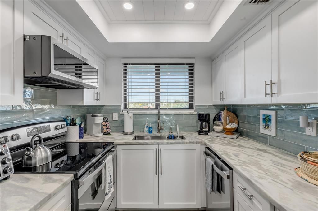 For Sale: $325,000 (1 beds, 1 baths, 768 Square Feet)