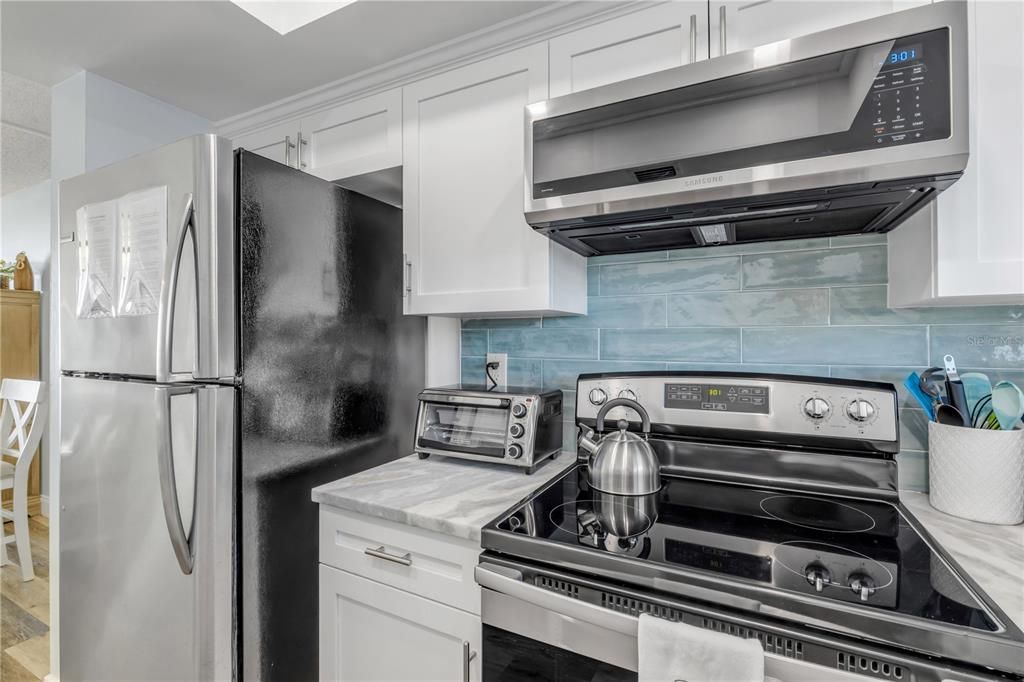 For Sale: $325,000 (1 beds, 1 baths, 768 Square Feet)