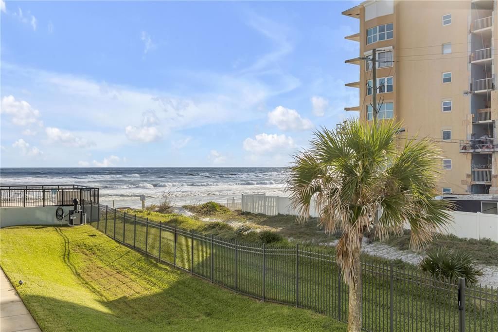 For Sale: $325,000 (1 beds, 1 baths, 768 Square Feet)