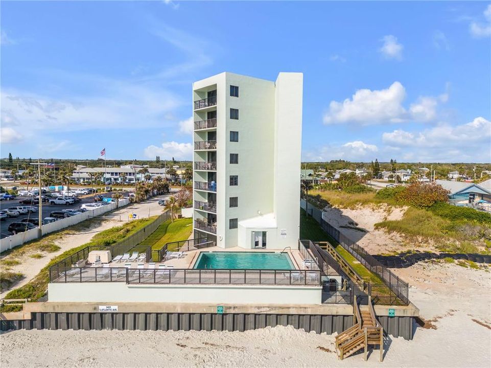 For Sale: $325,000 (1 beds, 1 baths, 768 Square Feet)