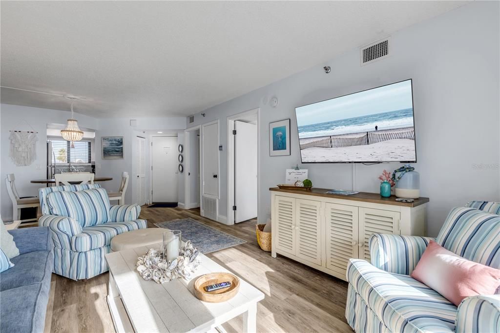 For Sale: $325,000 (1 beds, 1 baths, 768 Square Feet)